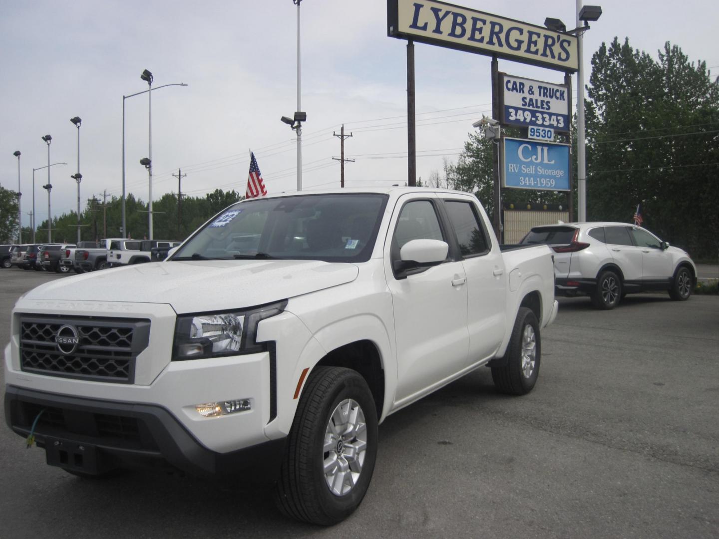 2022 white /black Nissan Frontier RS AWD (1N6ED1EK5NN) , automatic transmission, located at 9530 Old Seward Highway, Anchorage, AK, 99515, (907) 349-3343, 61.134140, -149.865570 - Nice Nissan Frontier Crew Cab SV , Heated seats come take test drive. - Photo#0